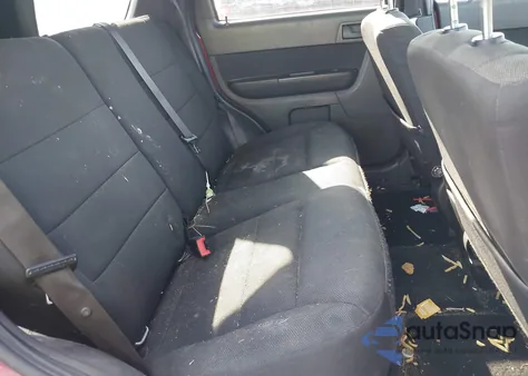 2010 Ford Escape Xlt z USA, uszkodzony, nr VIN 1FMCU9DG5AKA41741